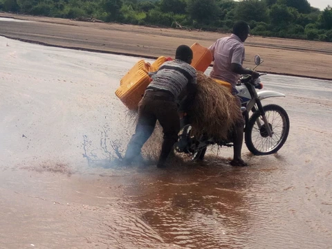 Kesike Bayin sagate / የከስከን ወንዝ ሲሻገሩ